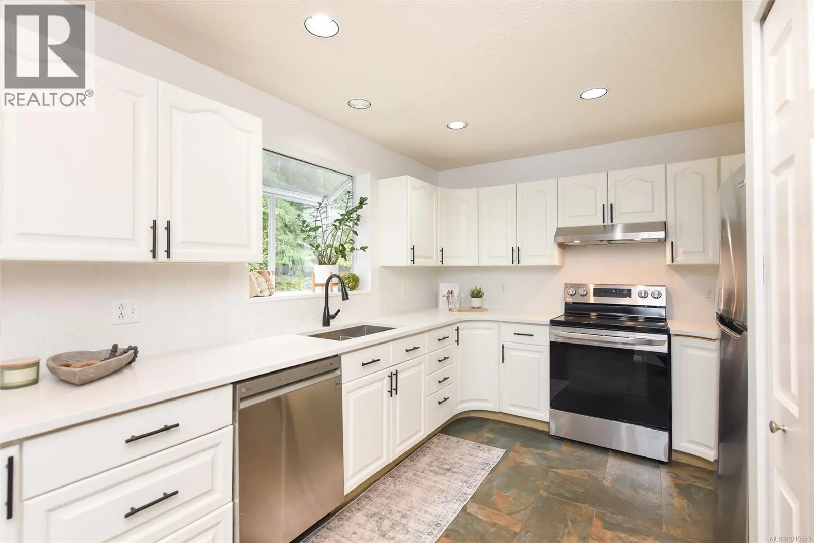 8868 Erickson Pl