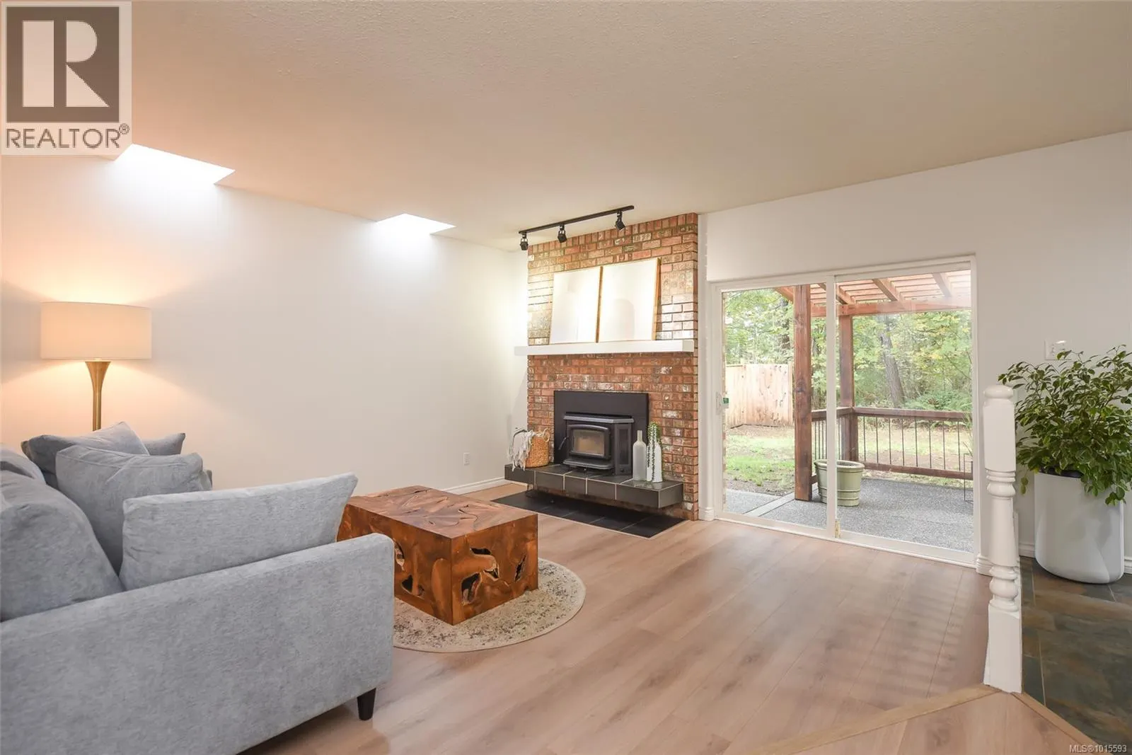 8868 Erickson Pl