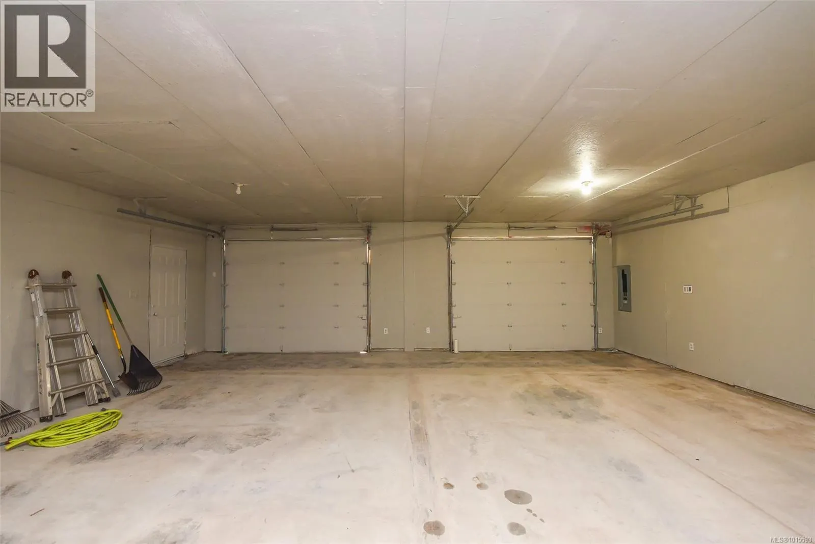 8868 Erickson Pl