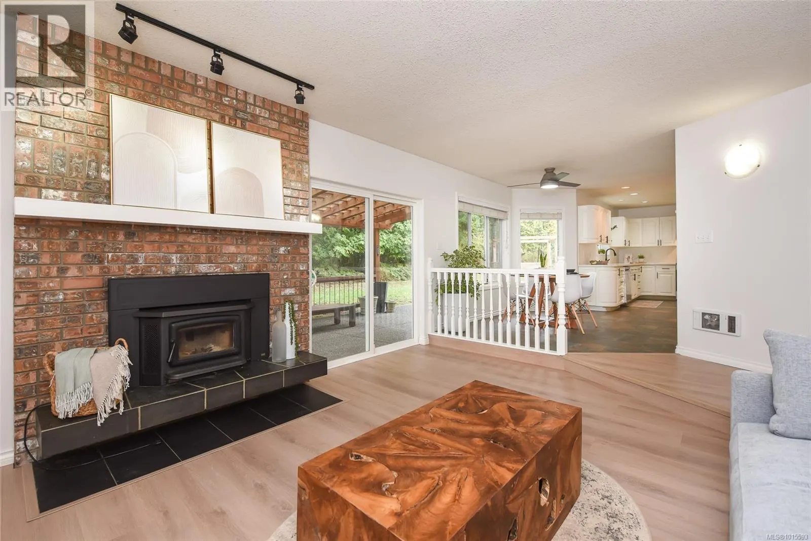 8868 Erickson Pl