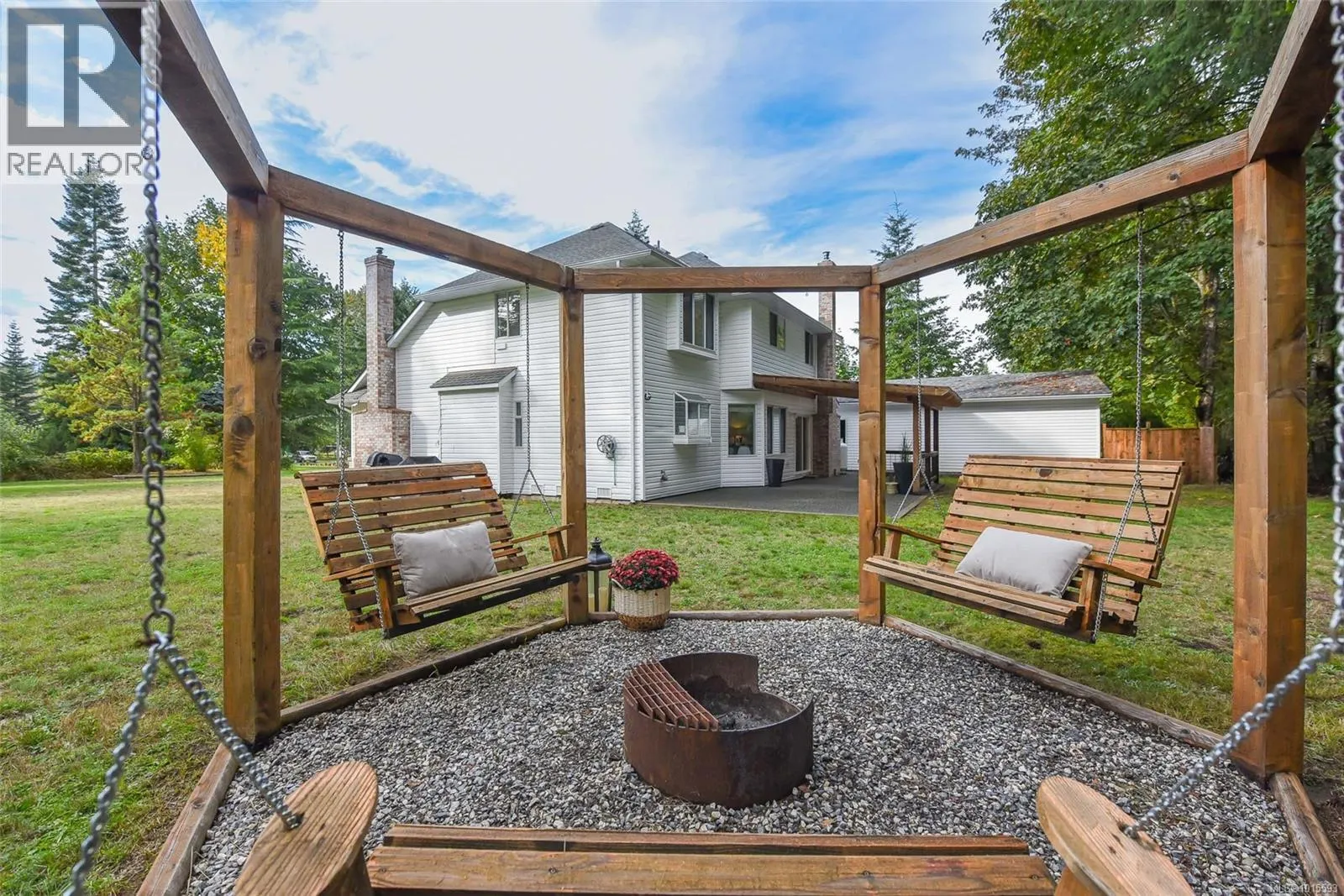 8868 Erickson Pl
