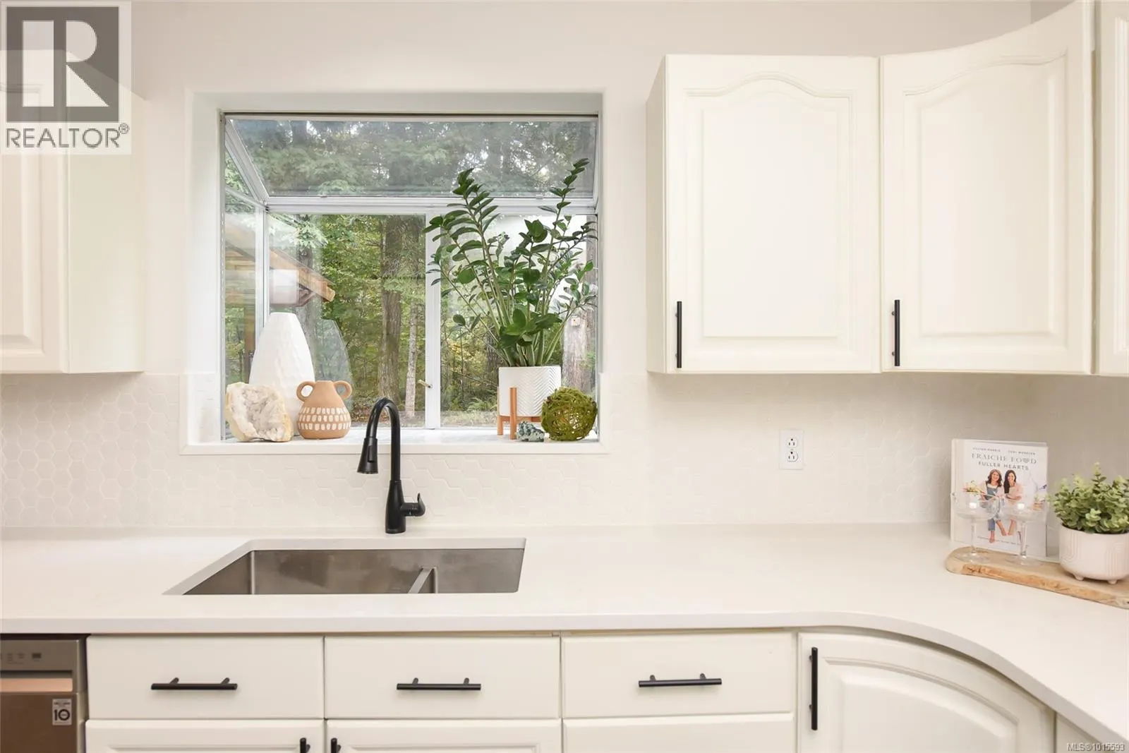 8868 Erickson Pl