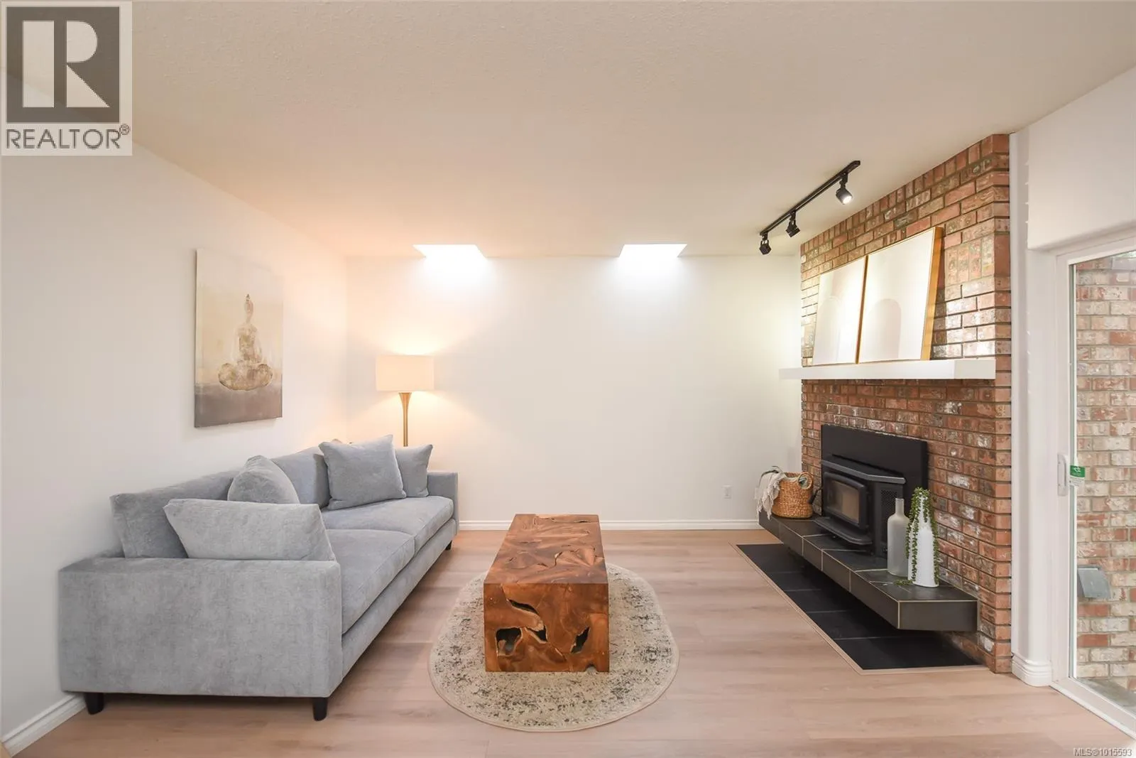 8868 Erickson Pl