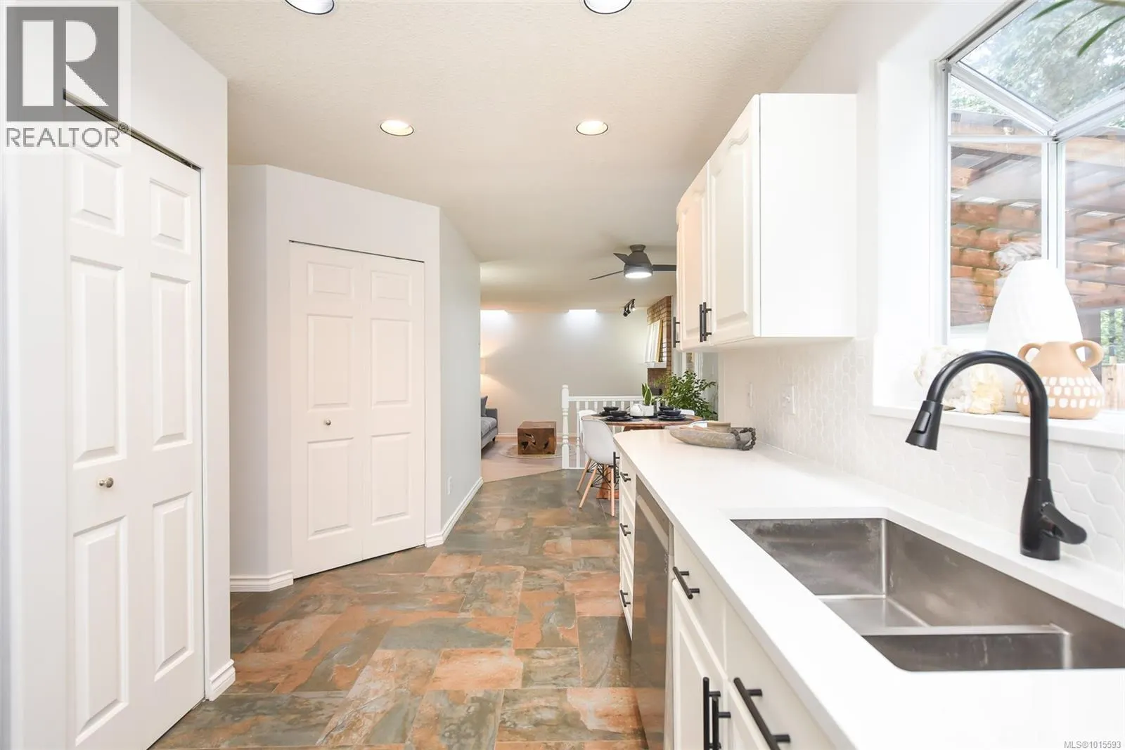 8868 Erickson Pl