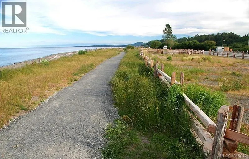 7072 Central Saanich Rd