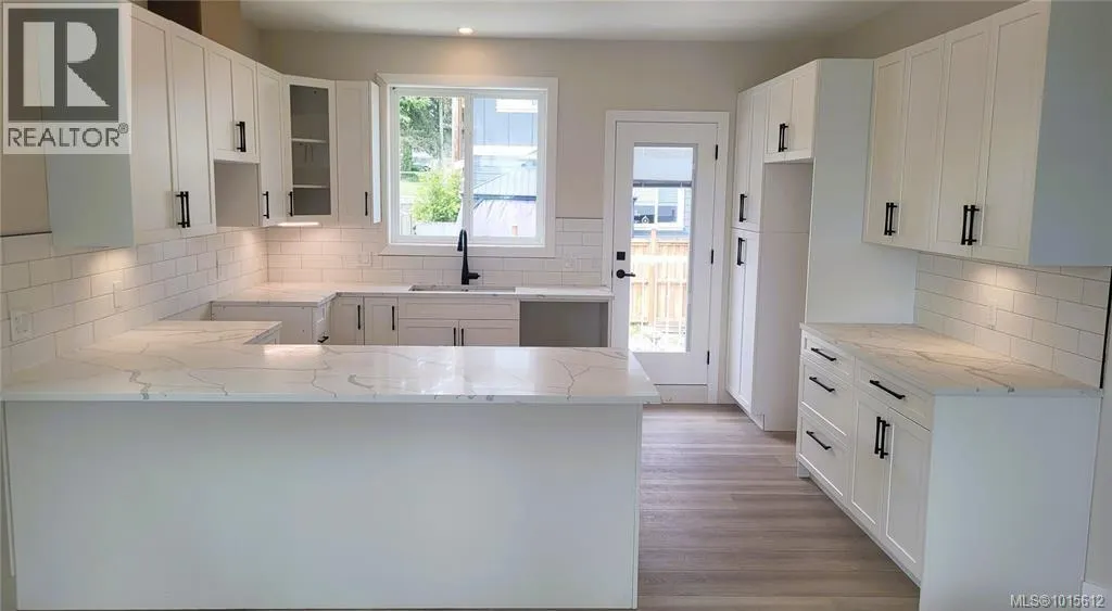 7072 Central Saanich Rd
