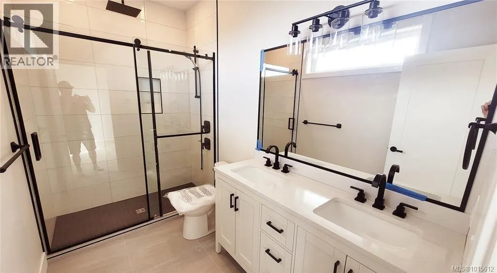 7072 Central Saanich Rd