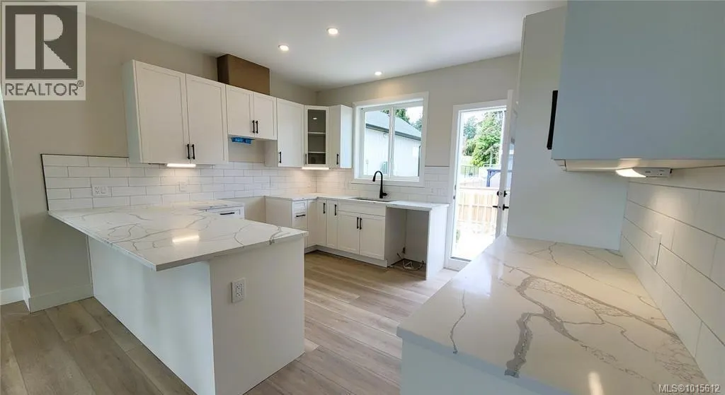 7072 Central Saanich Rd