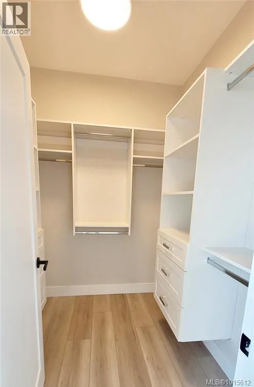 7072 Central Saanich Rd