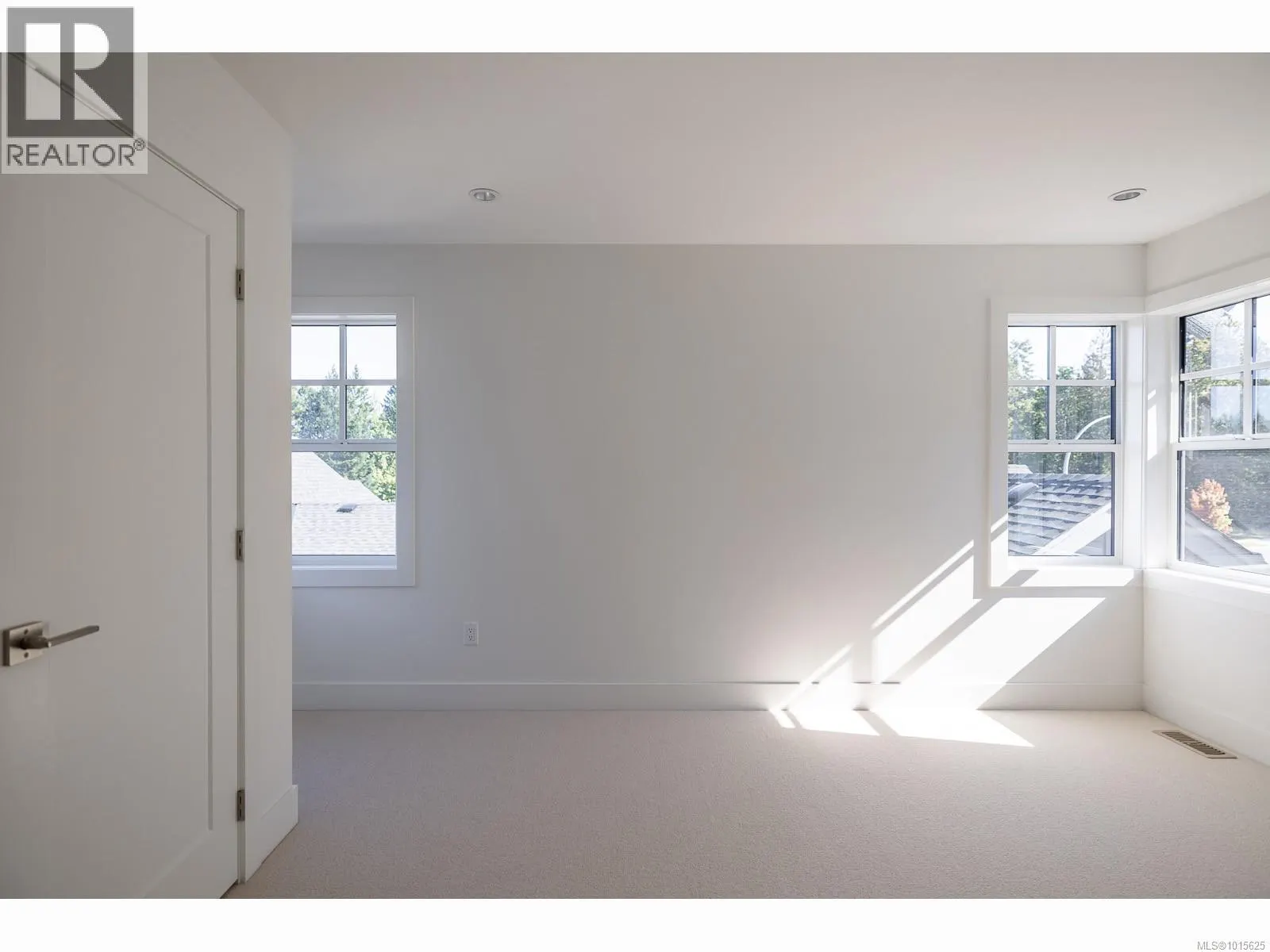 708 Fern Ridge Pl