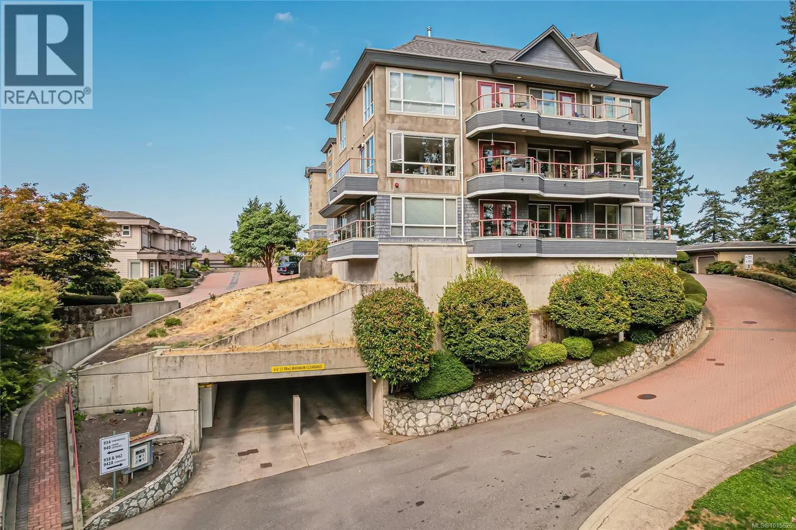 201 940 Boulderwood Rise