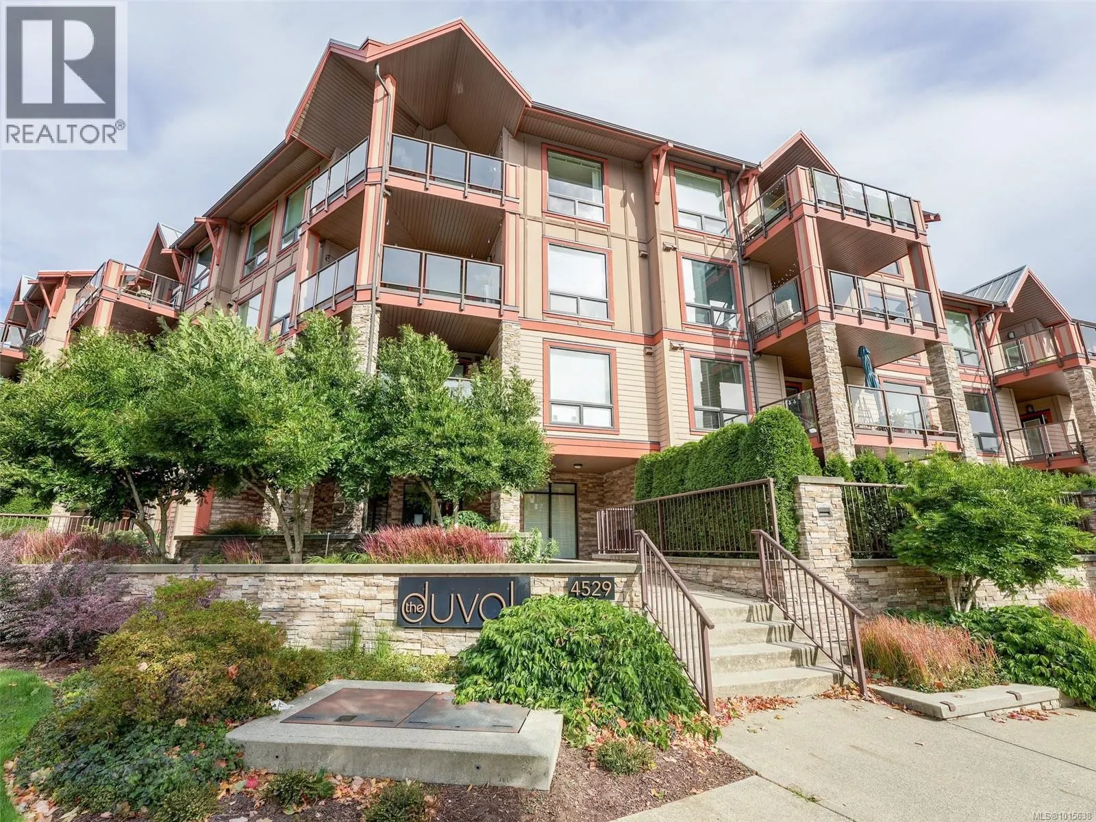 207 4529 West Saanich Rd