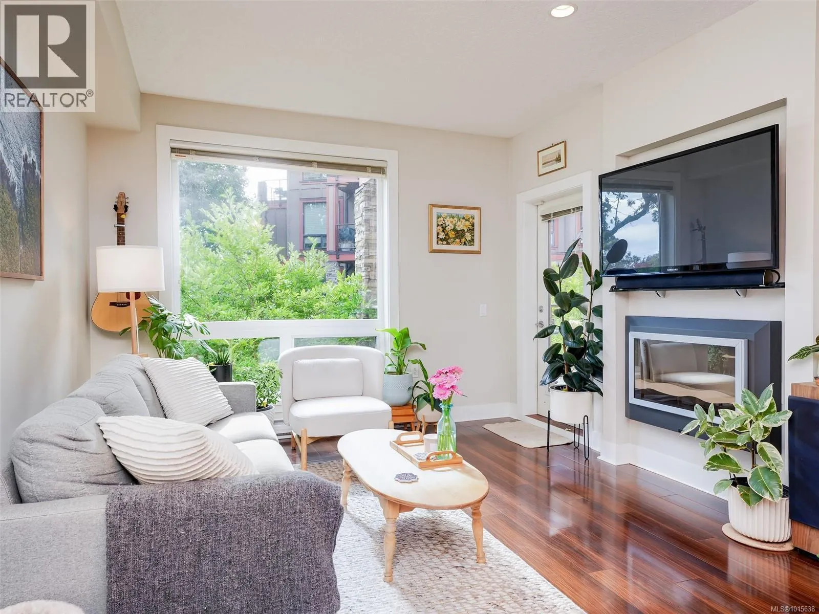 207 4529 West Saanich Rd