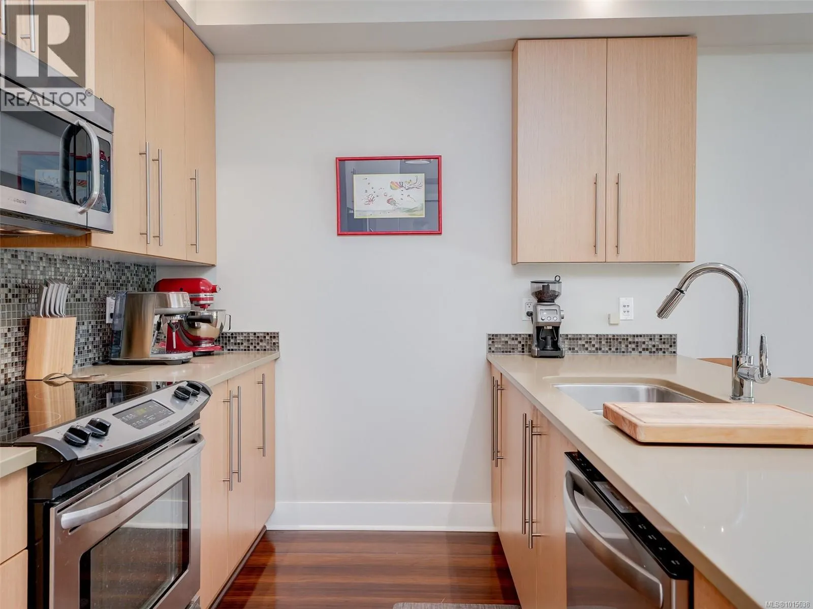 207 4529 West Saanich Rd