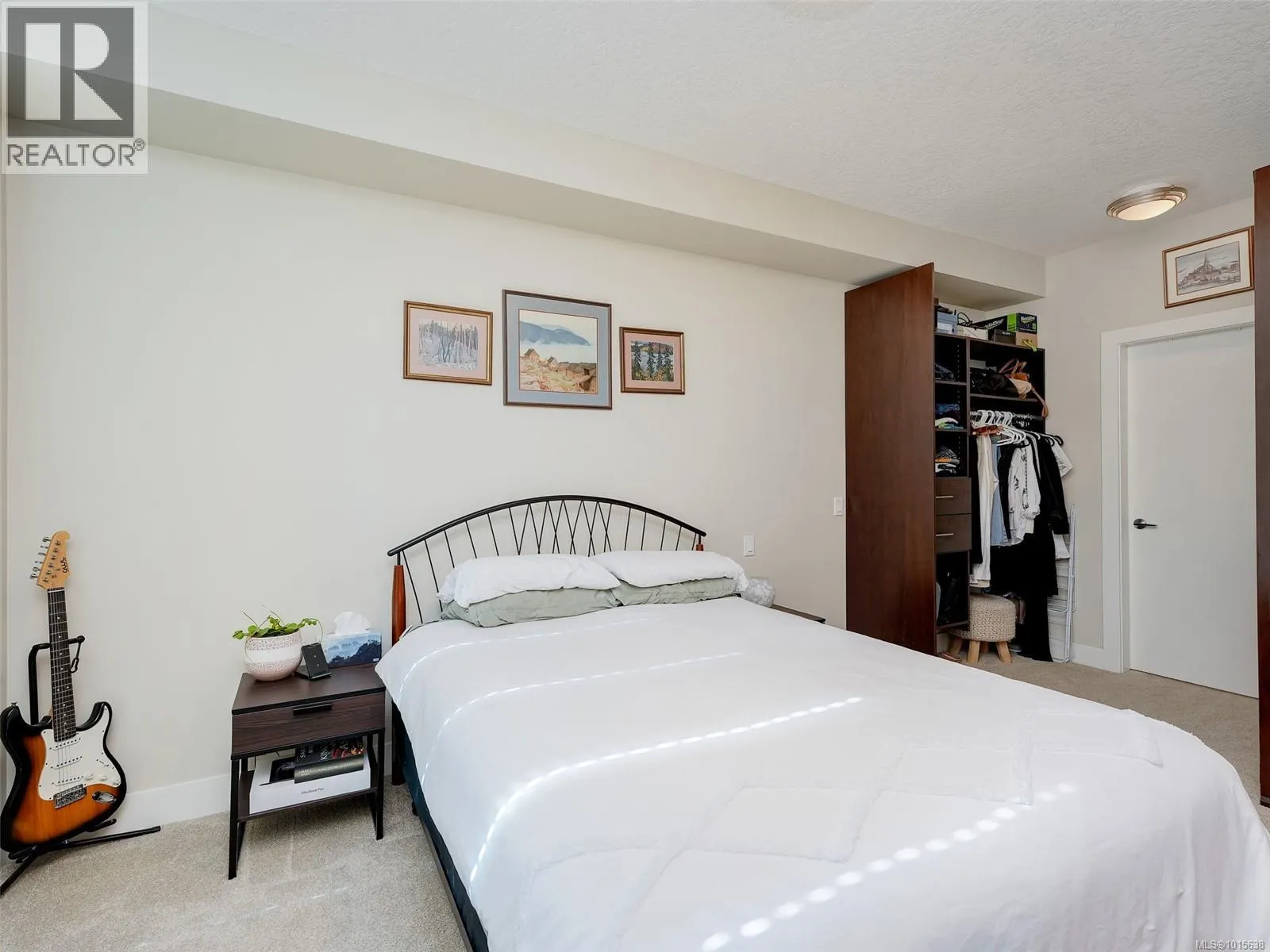 207 4529 West Saanich Rd