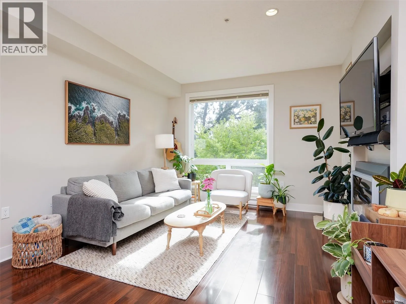 207 4529 West Saanich Rd