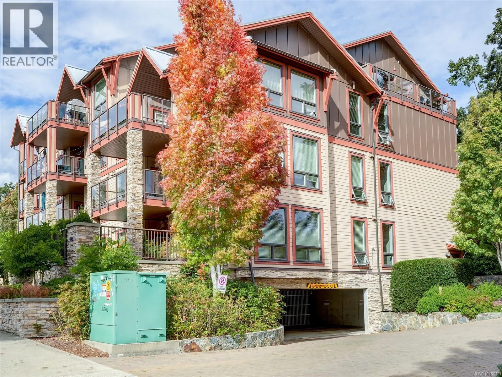 207 4529 West Saanich Rd