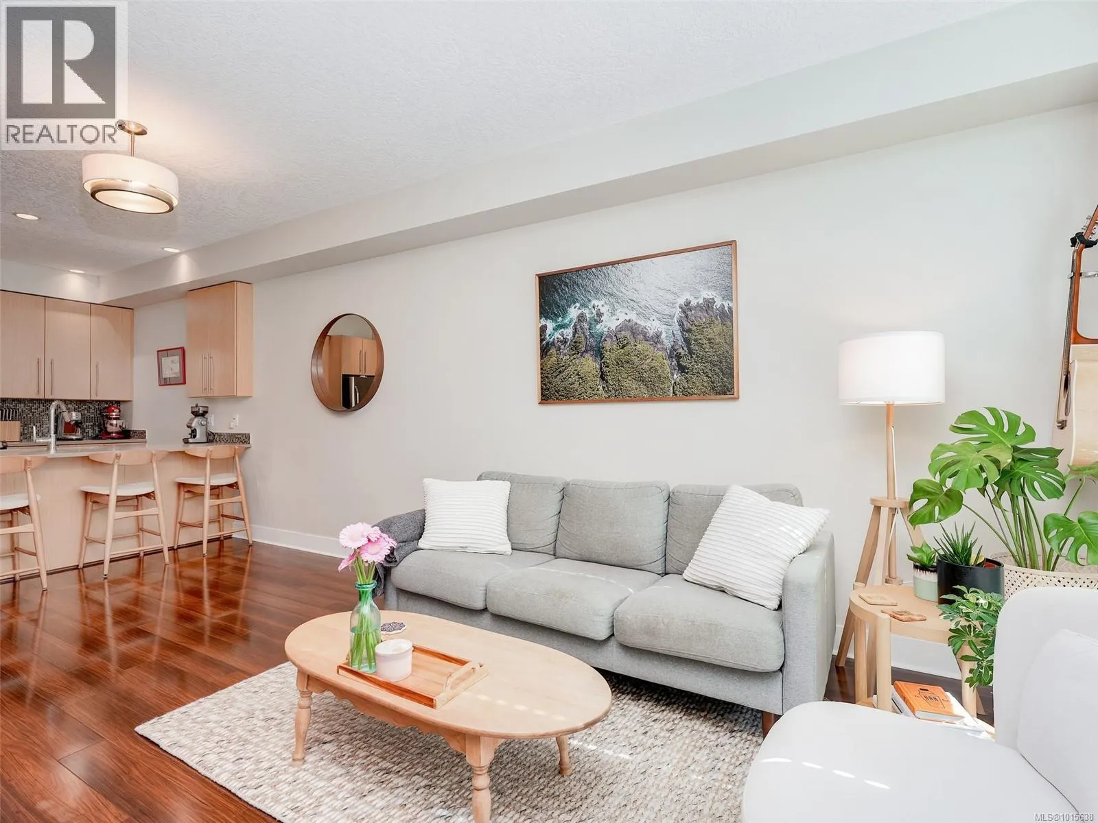 207 4529 West Saanich Rd