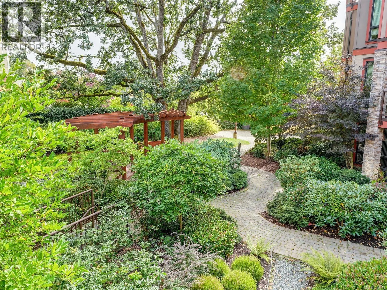 207 4529 West Saanich Rd
