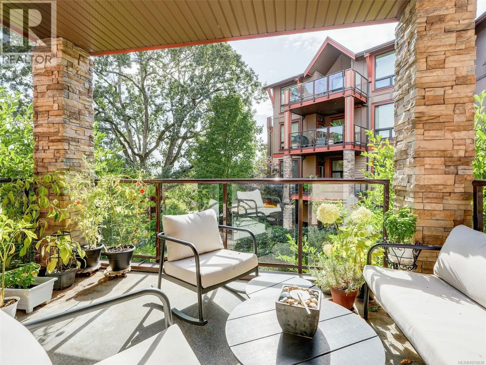 207 4529 West Saanich Rd