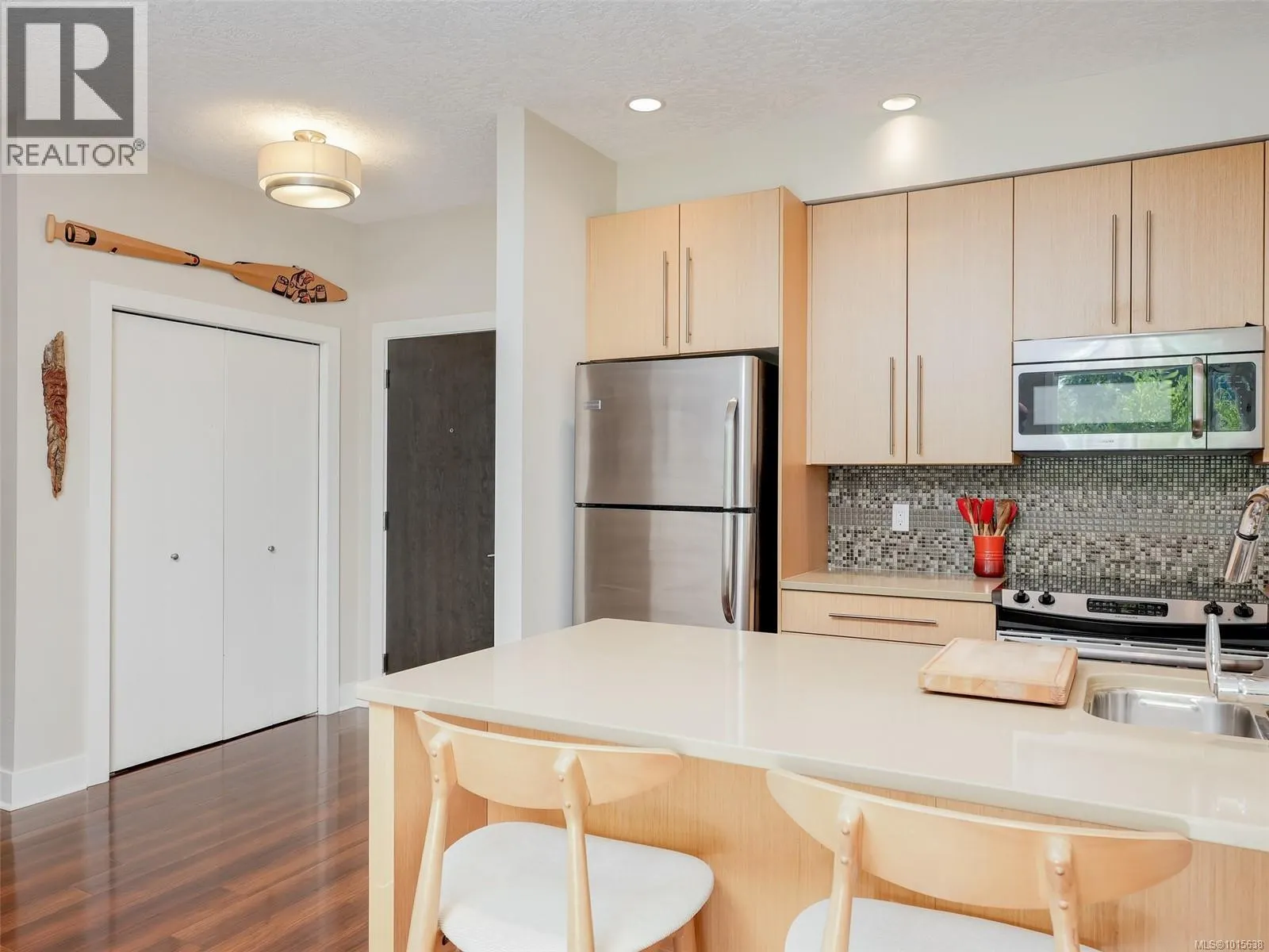 207 4529 West Saanich Rd