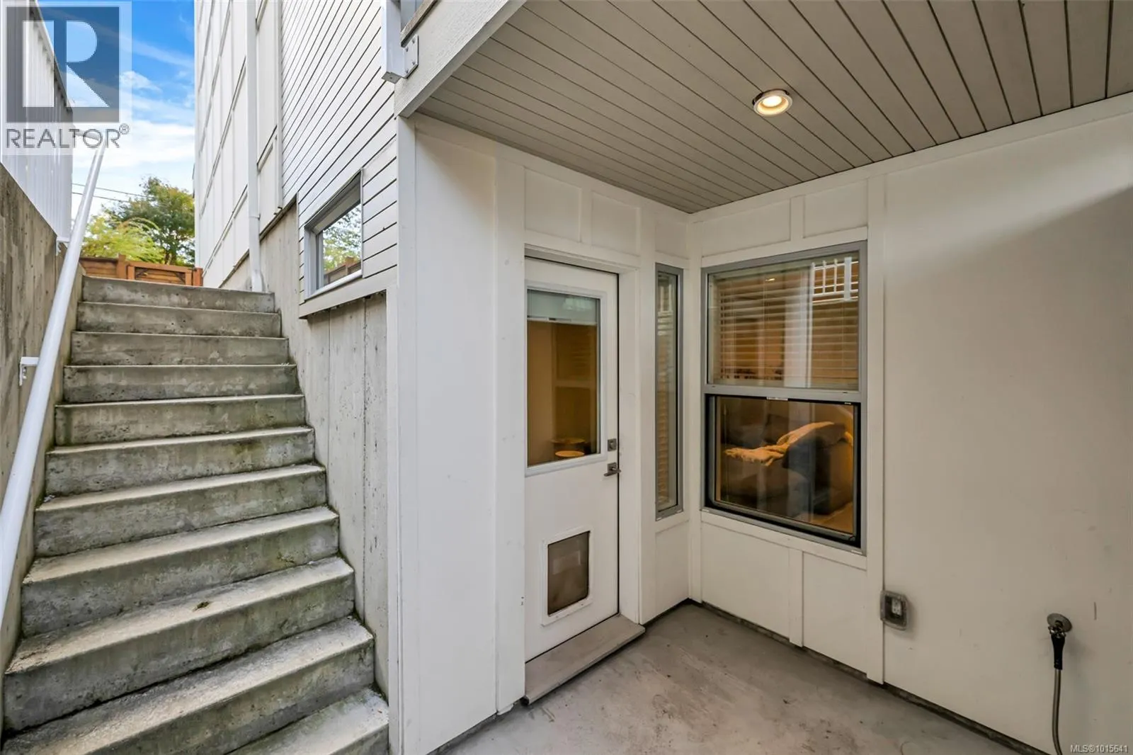 1040 Colville Rd