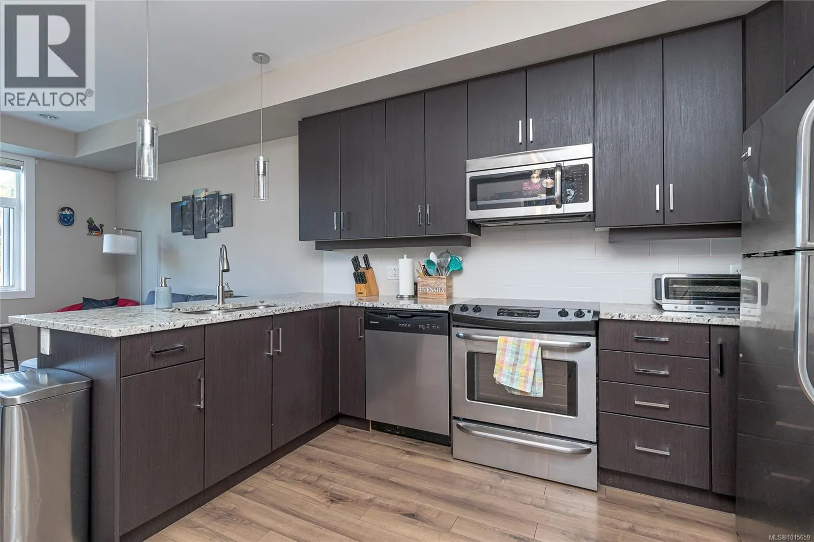203 2655 Sooke Rd