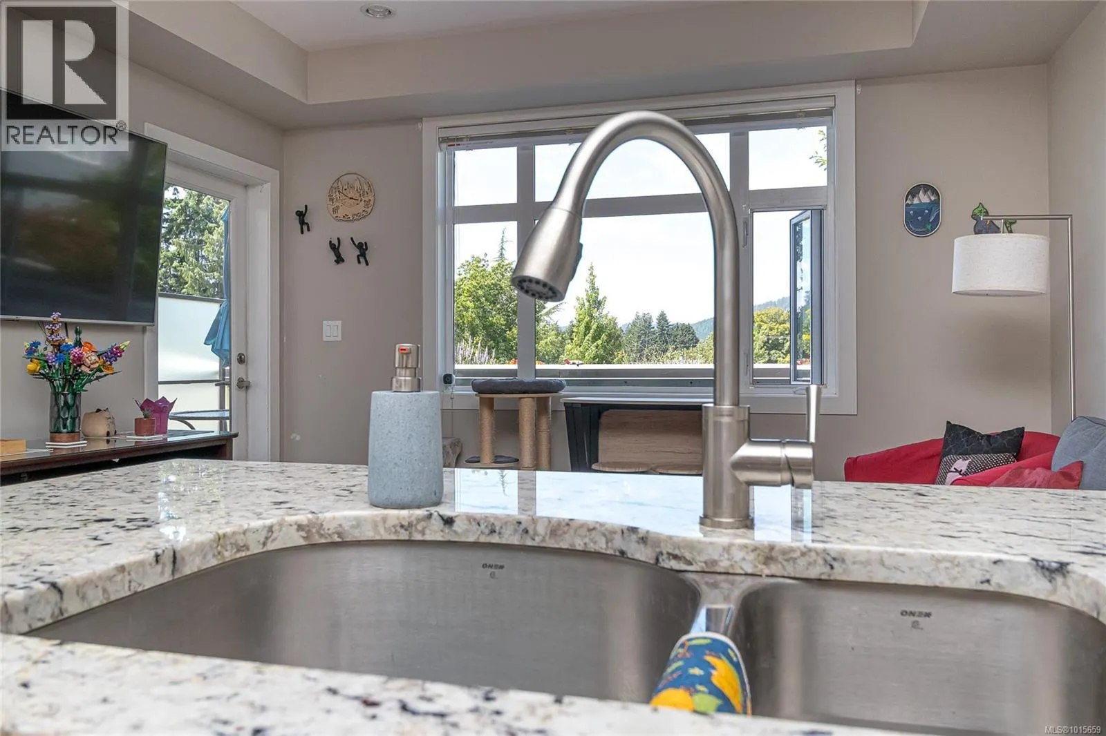 203 2655 Sooke Rd