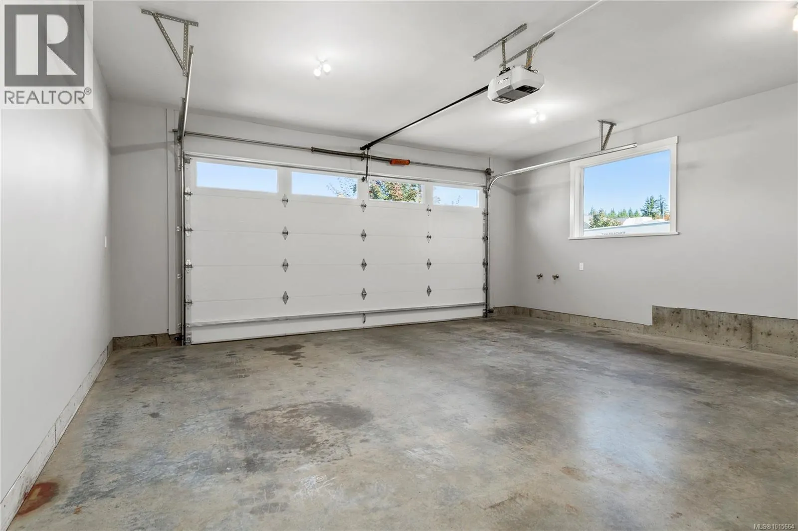 438 Legacy Dr