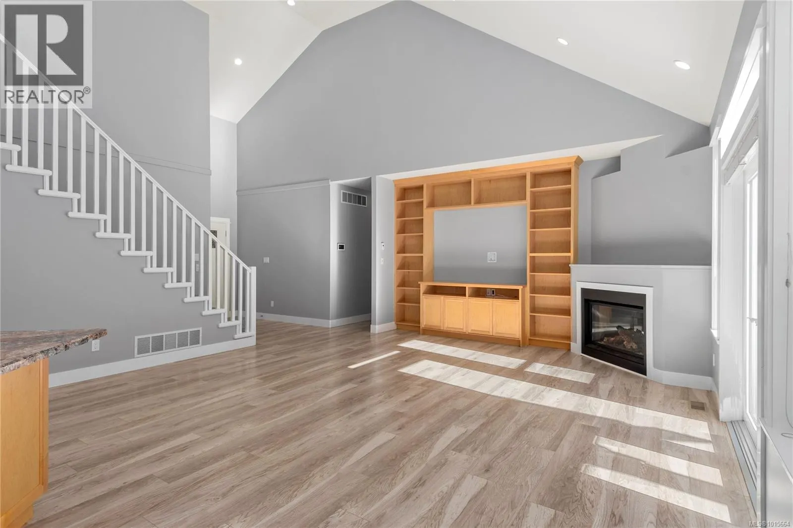 438 Legacy Dr