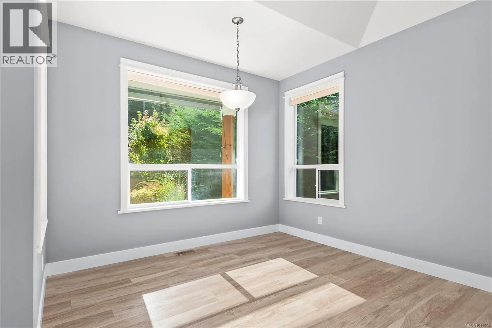 438 Legacy Dr