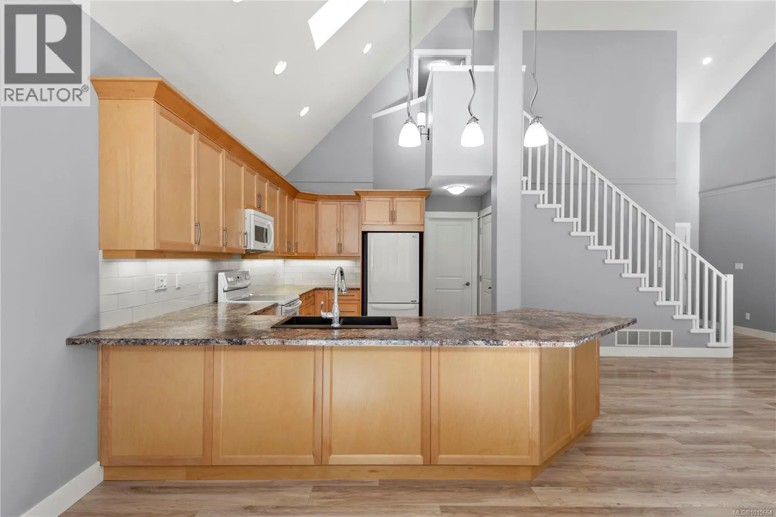 438 Legacy Dr