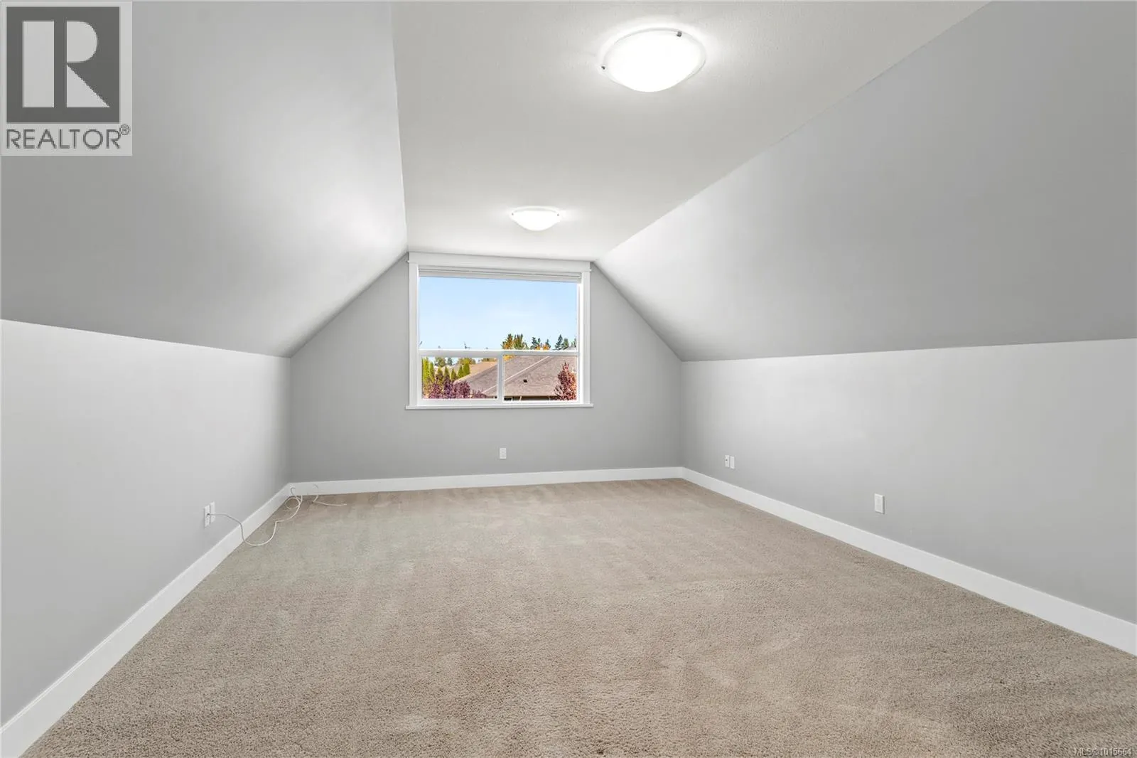 438 Legacy Dr