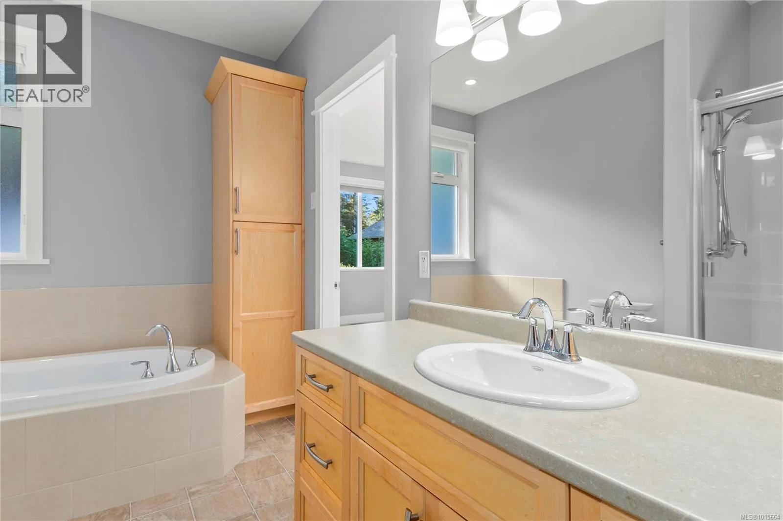 438 Legacy Dr