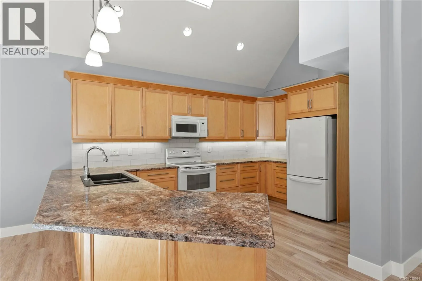 438 Legacy Dr