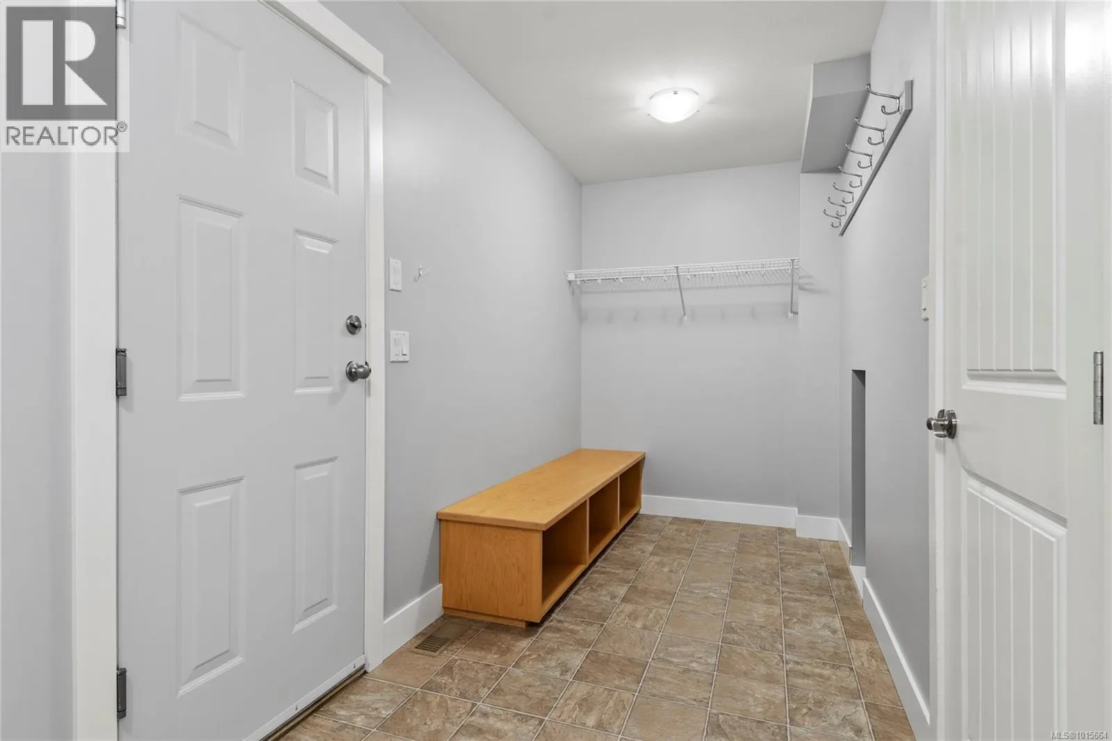 438 Legacy Dr
