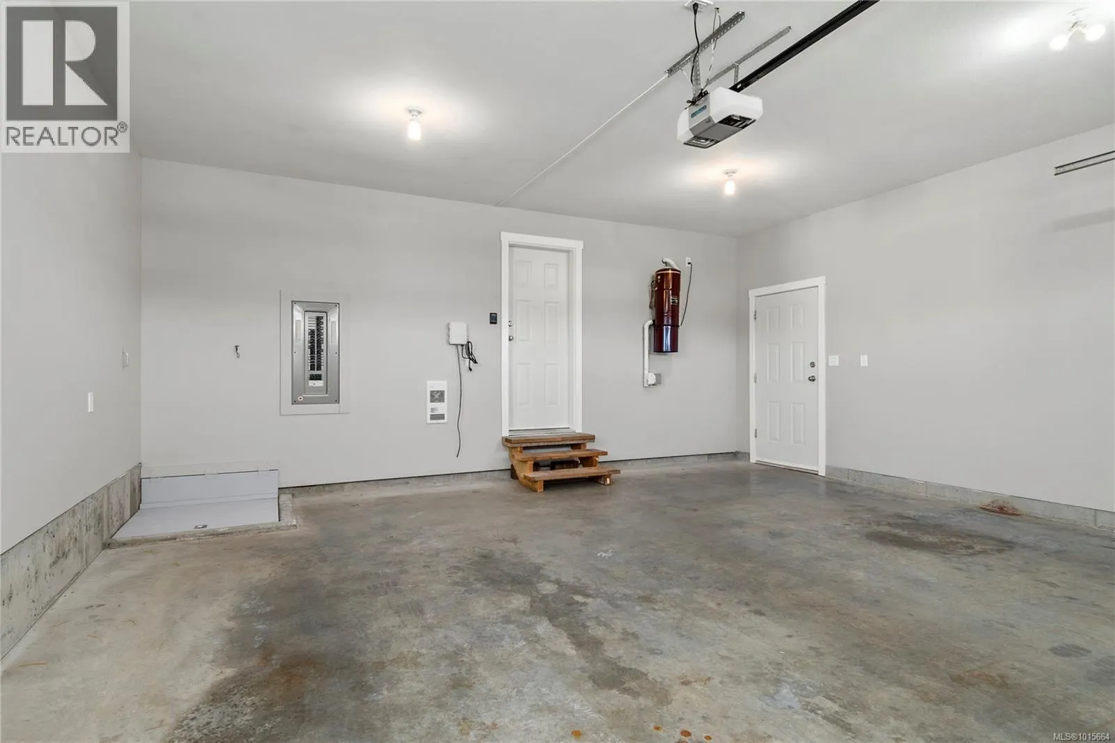 438 Legacy Dr