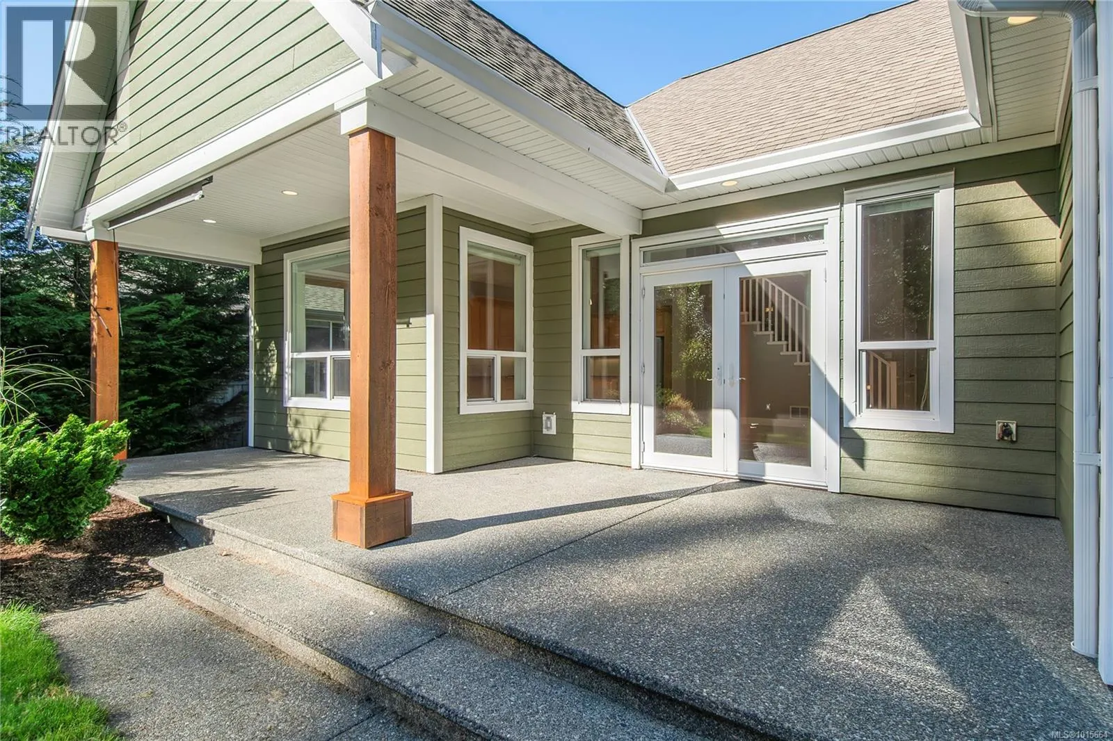 438 Legacy Dr