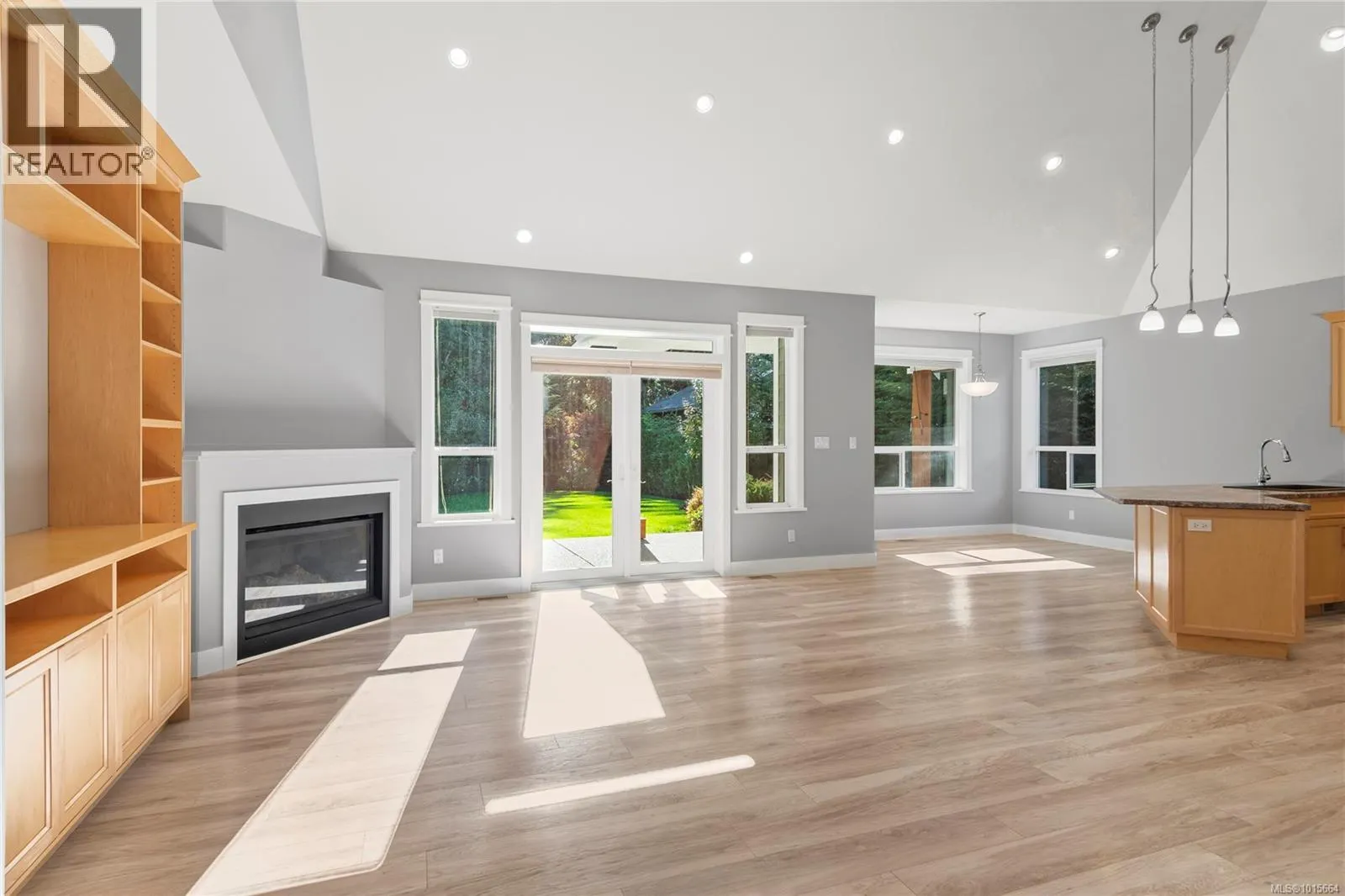 438 Legacy Dr