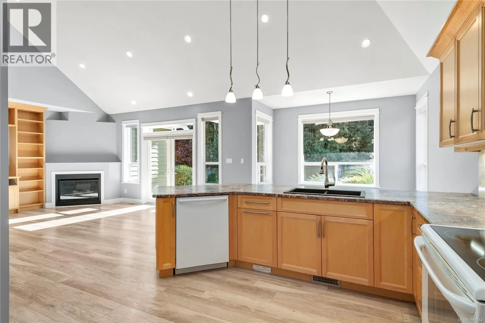 438 Legacy Dr
