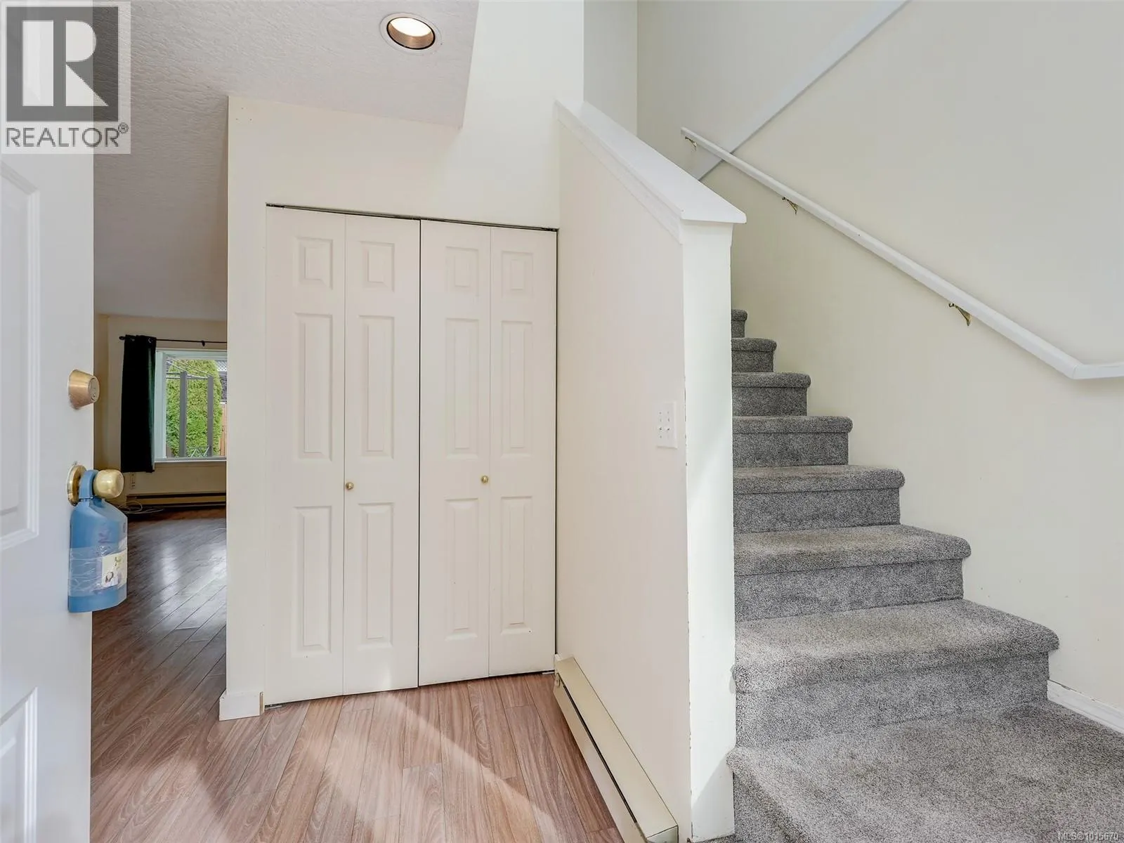6 1441 Hillside Ave