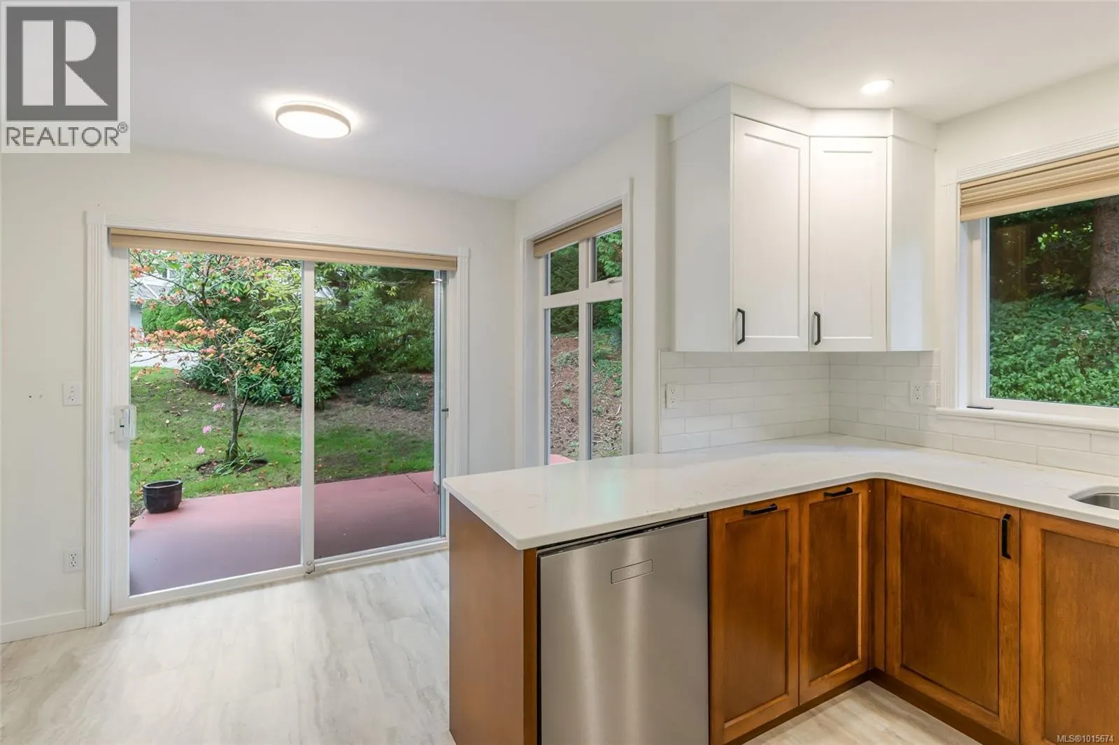 5276 Arbour Cres