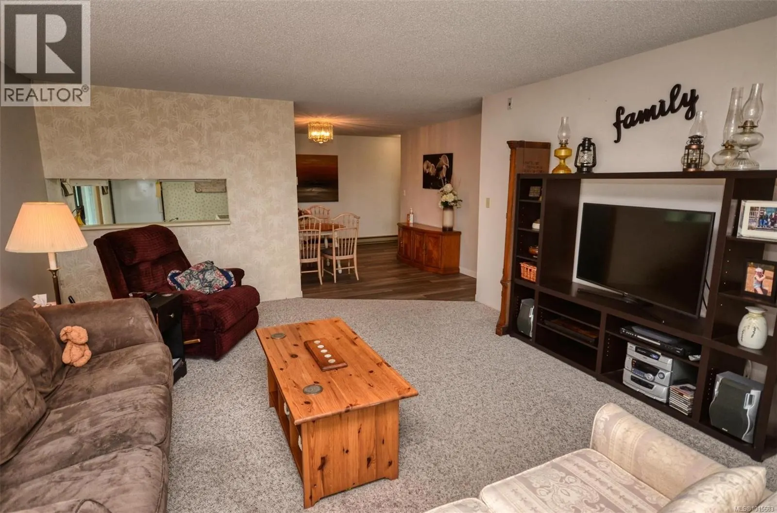 408 3260 Quadra St