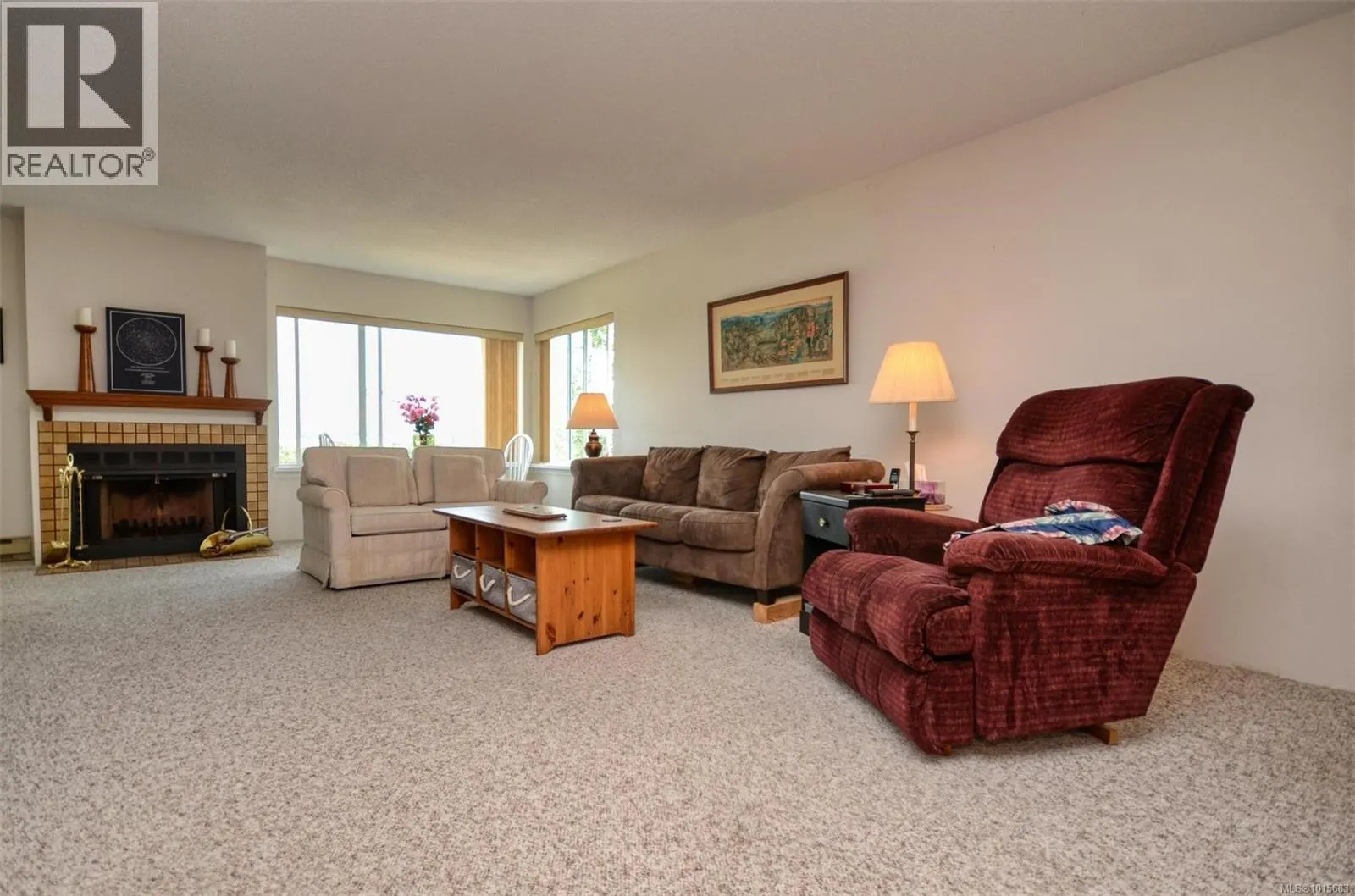 408 3260 Quadra St