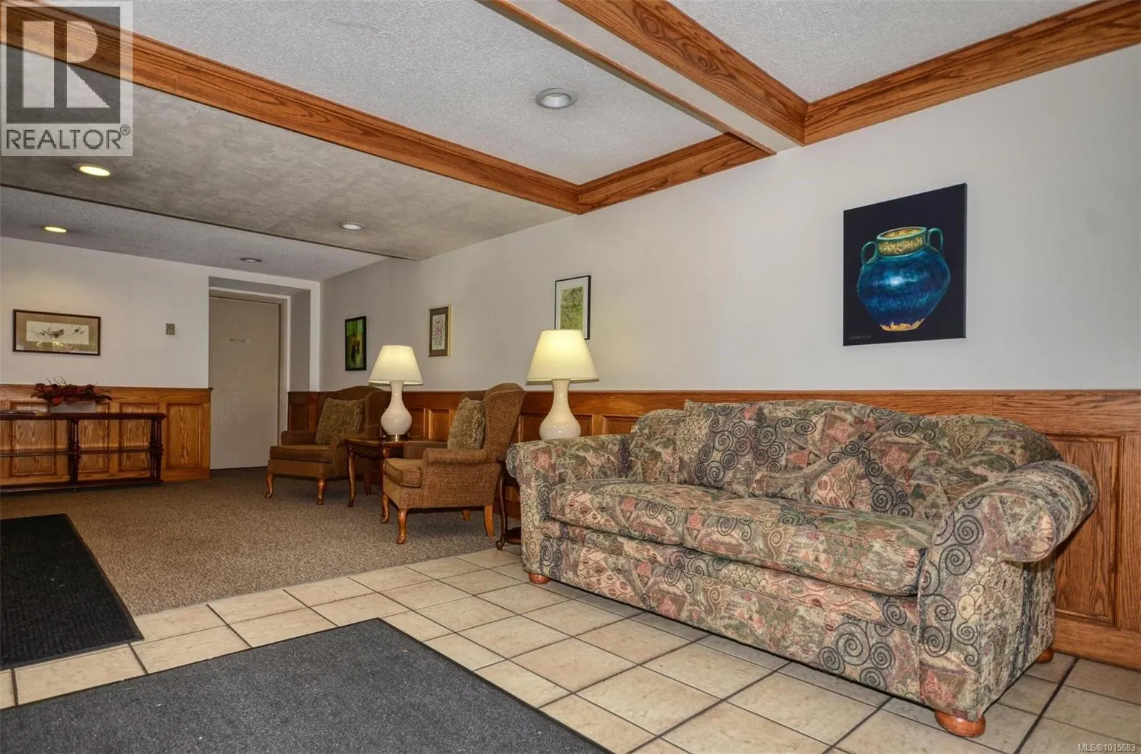 408 3260 Quadra St