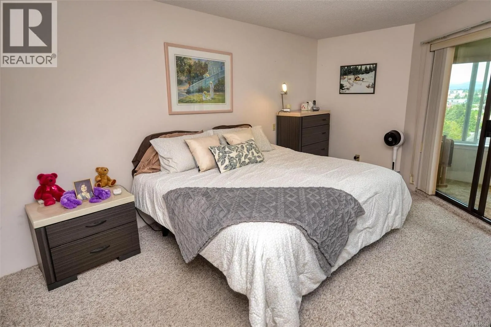408 3260 Quadra St