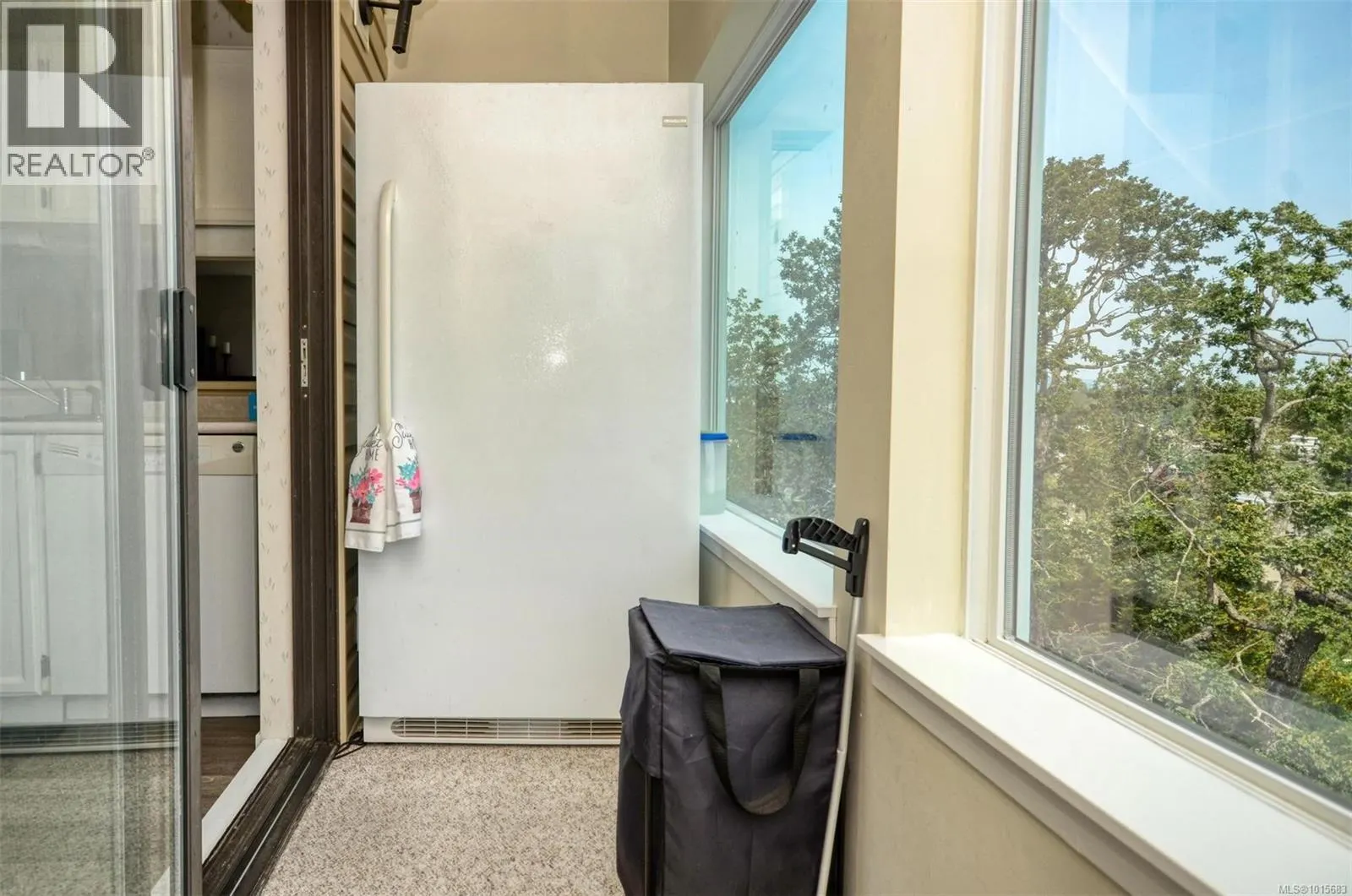 408 3260 Quadra St