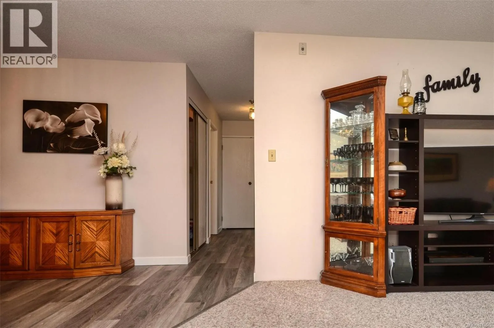 408 3260 Quadra St