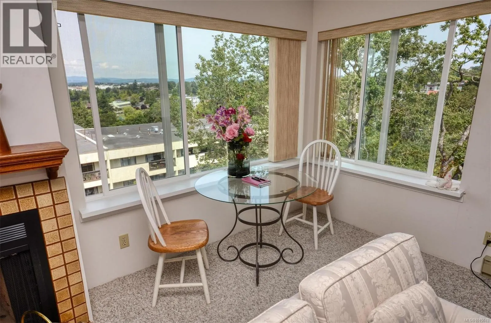 408 3260 Quadra St
