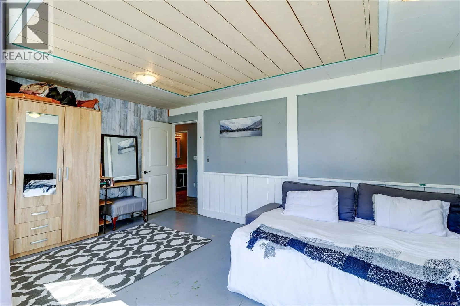 2530 Mountview Cres